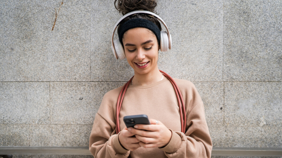 Audible ahora también se puede conectar al control por voz de Siri, lo que significa que puedes reproducir fácilmente todo el contenido del servicio.