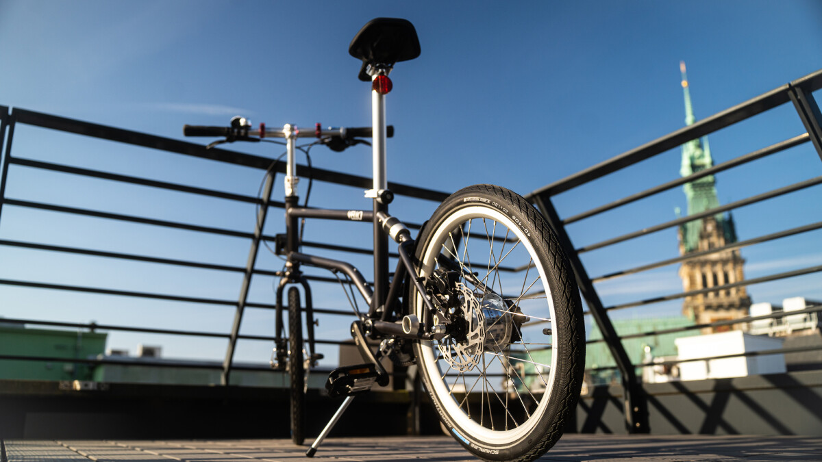Nuestra bicicleta de prueba tiene un marco de acero.  Si paga más, obtiene titanio noble y, sobre todo, ligero.