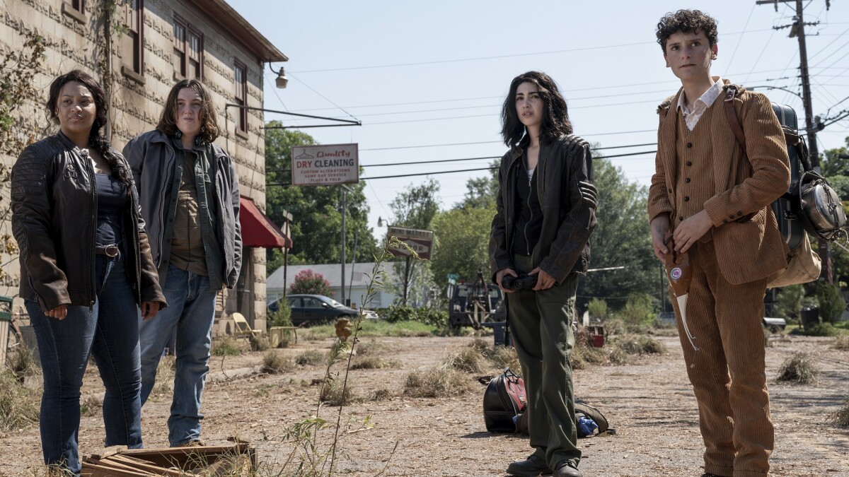 Doch die macher nutzen das potential der doppelten episodenzahl nicht und schaffen es nicht, der serie mehr tiefe zu. The Walking Dead - World Beyond | Staffel 2 | Handlung ...