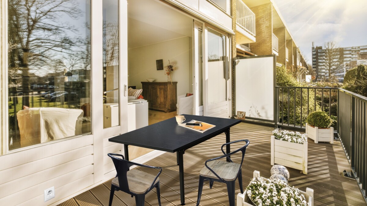 Sieht anders aus, als übliche PV-Module: Technaxx präsentiert einen Solartisch.