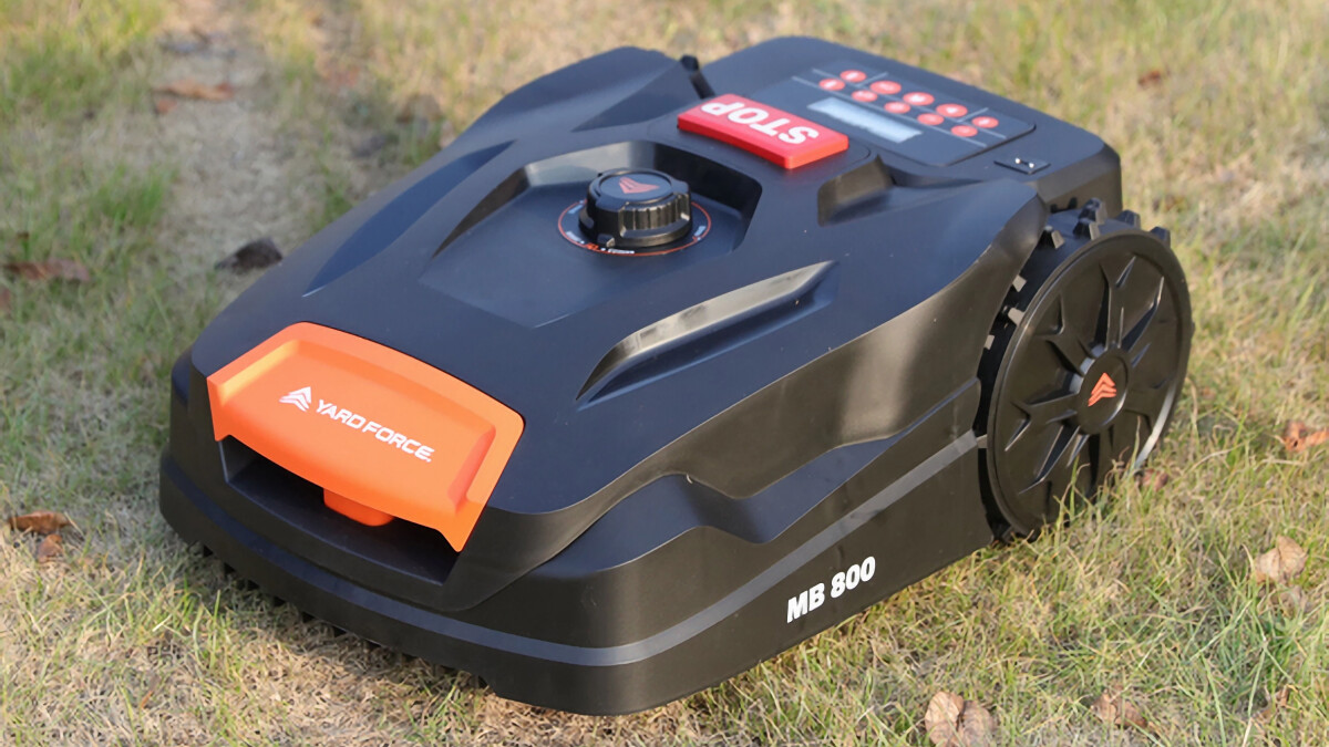 Keine Lust auf Rasenmähen? Aldis günstiger Mähroboter kommt auch mit