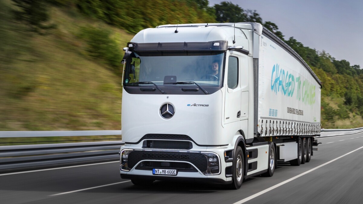 Así es el primer camión eléctrico de serie de Mercedes: el eActros 600 se podrá pedir a partir de finales de año.