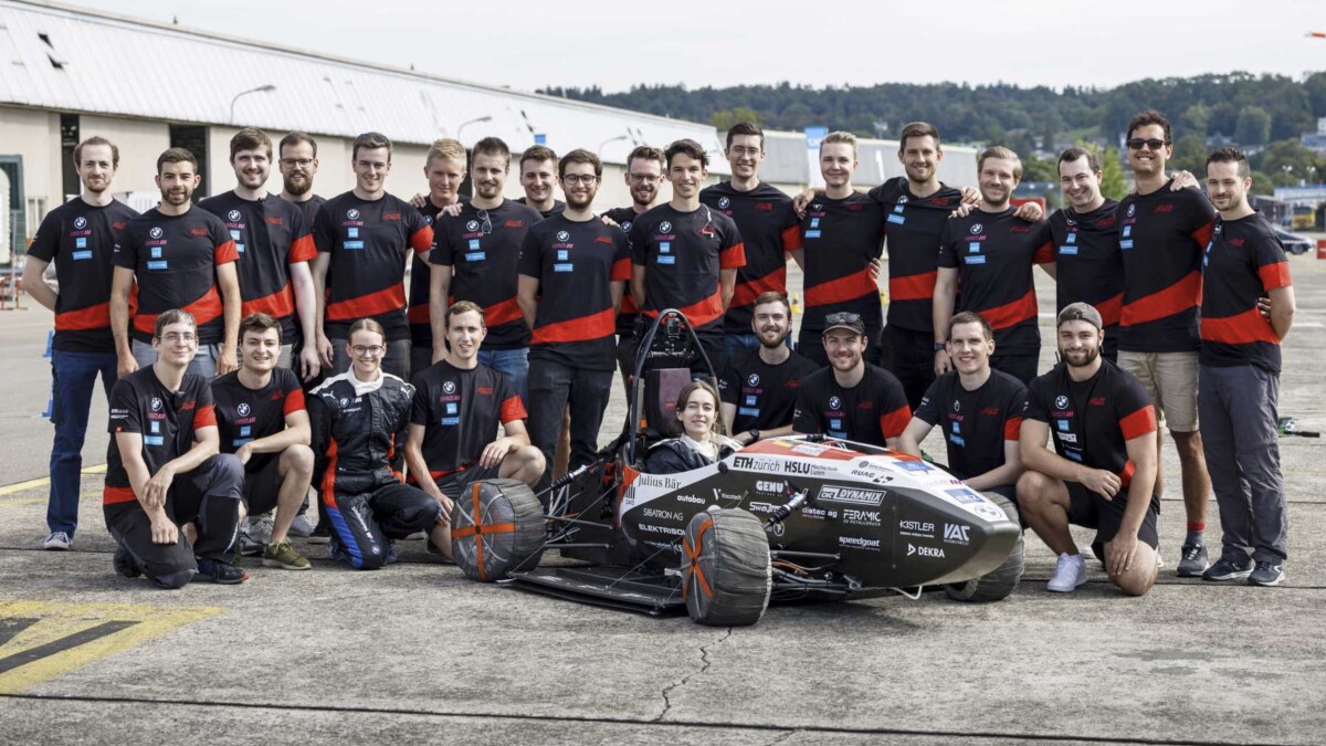 En su tiempo libre jugueteaban con el coche de carreras eléctrico con nombre "mitos" - Los estudiantes de la ETH Zurich y de la Universidad de Lucerna están contentos con el exitoso récord mundial.