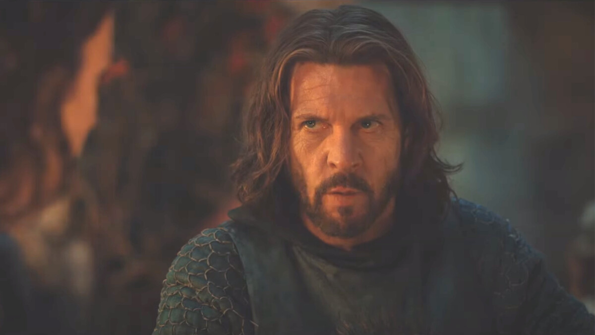 The Lord of the Rings: The Rings of Power - Lloyd Owen as Elendil
