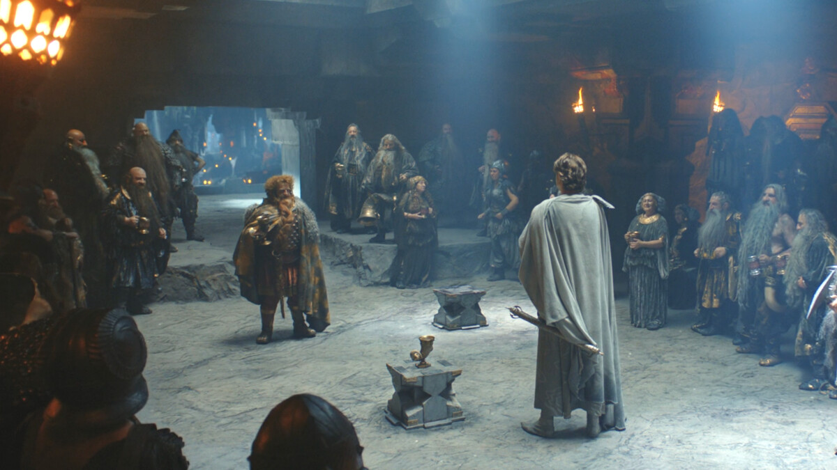 "El Señor de los Anillos: Los Anillos del Poder": Durin y Elrond tirando piedras.
