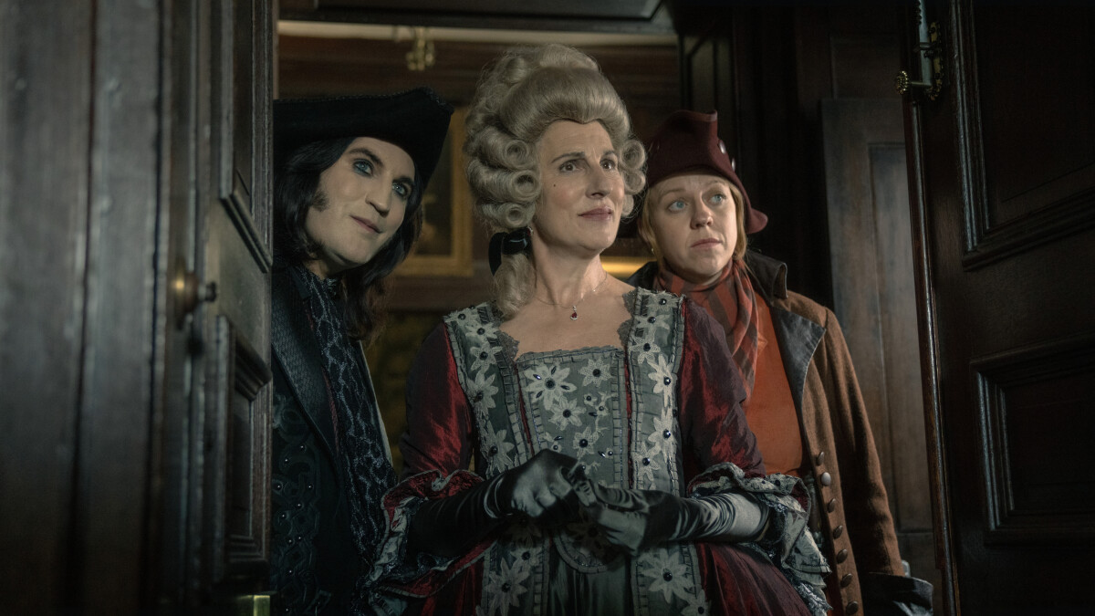 Die frei erfundenen Abenteuer von Dick Turpin: Noel Fielding als Dick Turpin, Tamsin Greig als Helen Gwinear und Ellie White als Nell