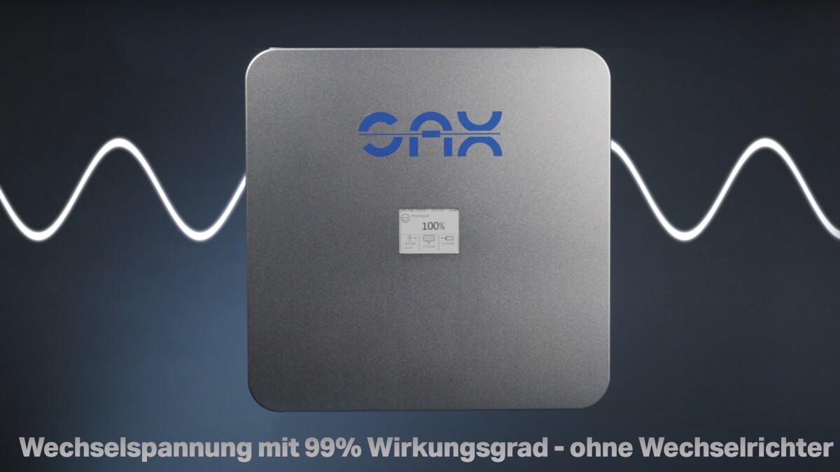 SAX aus Ulm stellt einen Solarstromspeicher ohne Wechselrichter für die Steckdose vor.