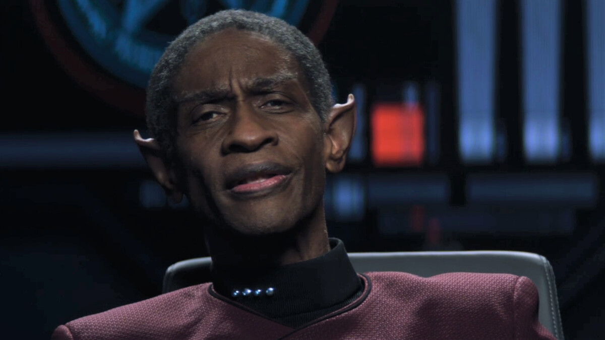 Star Trek Picard Temporada 3: En el episodio 7 "Dominio" Tim Russ interpreta a Tuvok, o más bien a un cambiante que se hace pasar por Tuvok.