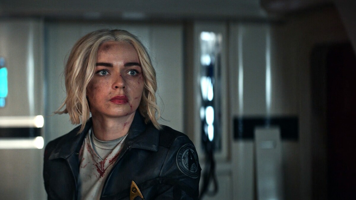 Star Trek Strange New Worlds: Schwester Chapel verlässt die Enterprise für eine Exkursion mit Dr. Roger Korby.