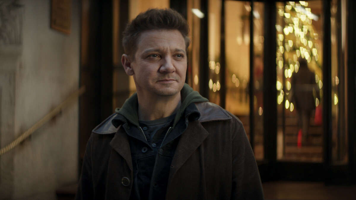 "Hawk Eye"Star Jeremy Renner was seriously injured while clearing snow on New Year's Day and is currently being treated in hospital.