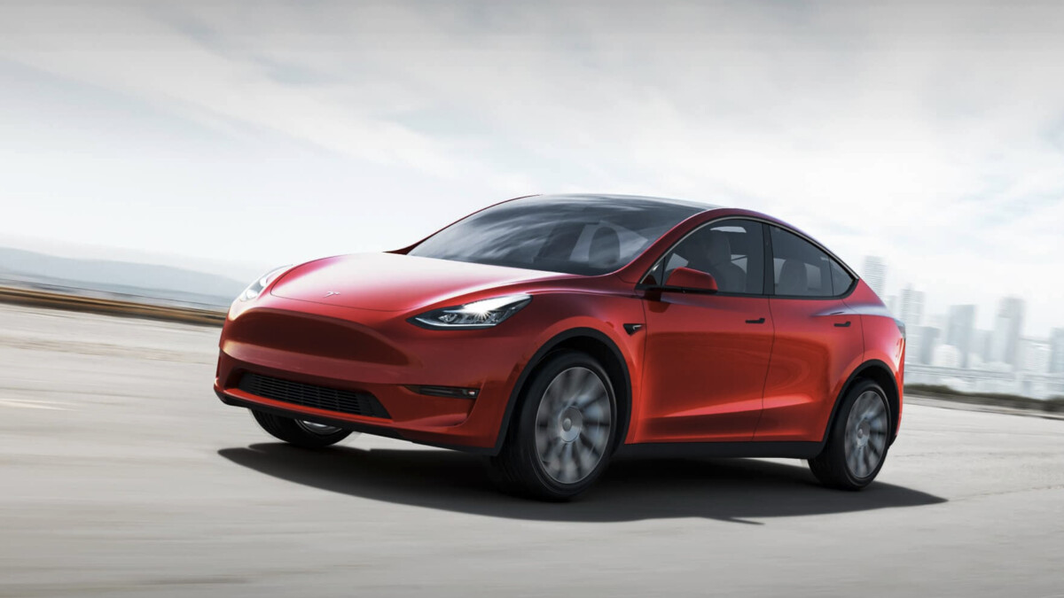 Das Model Y ähnelt optisch dem Model 3, bietet als Kompakt-SUV aber deutlich mehr Stauraum. 