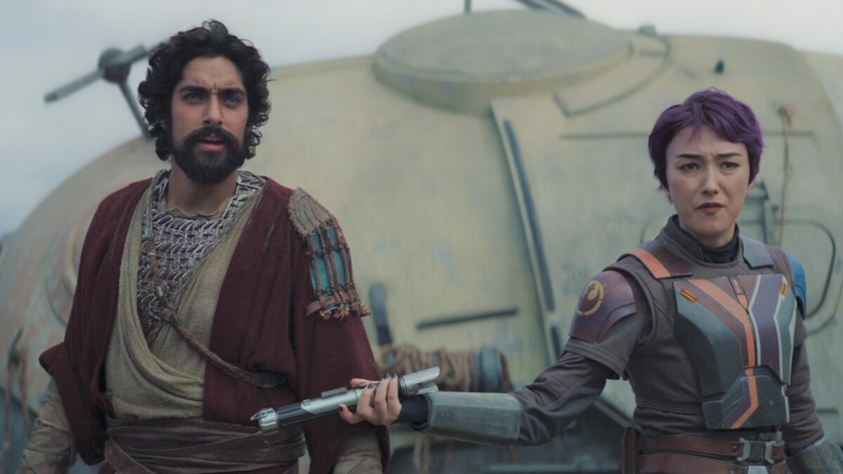 Star Wars - Ahsoka: Eman Esfandi sale como Ezra Bridger "Rebeldes de Star Wars" atrás.