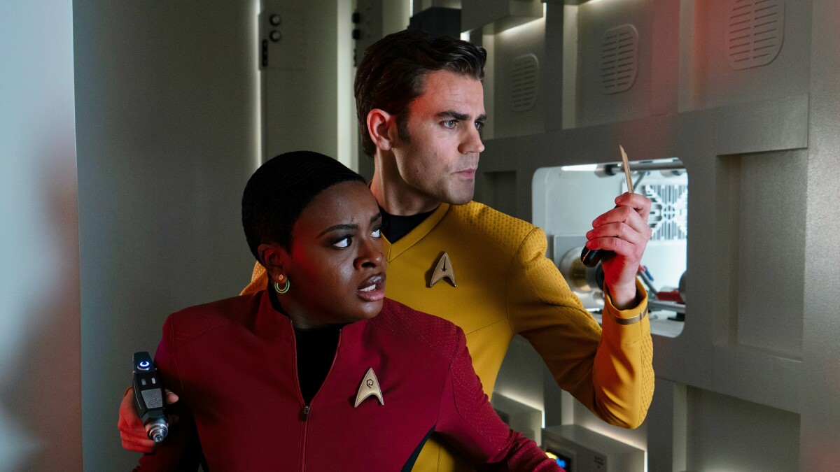 Star Trek Strange New Worlds Temporada 2: Episodio 6 - Kirk (Paul Wesley) y Uhura (Celia Rose Gooding) llegan al fondo de las alucinaciones.