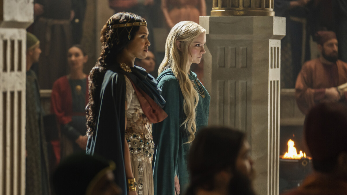 The Lord of the Rings - The Rings of Power: Queen Regent Míriel (Cynthia Addai-Robinson) travels to Middle-earth with Galadriel (Morfydd Clark).