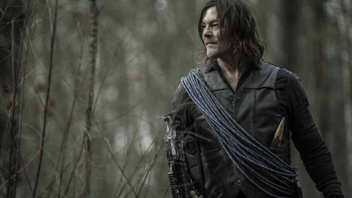 The Walking Dead - Daryl Dixon: Daryl contacta a Carol por radio.