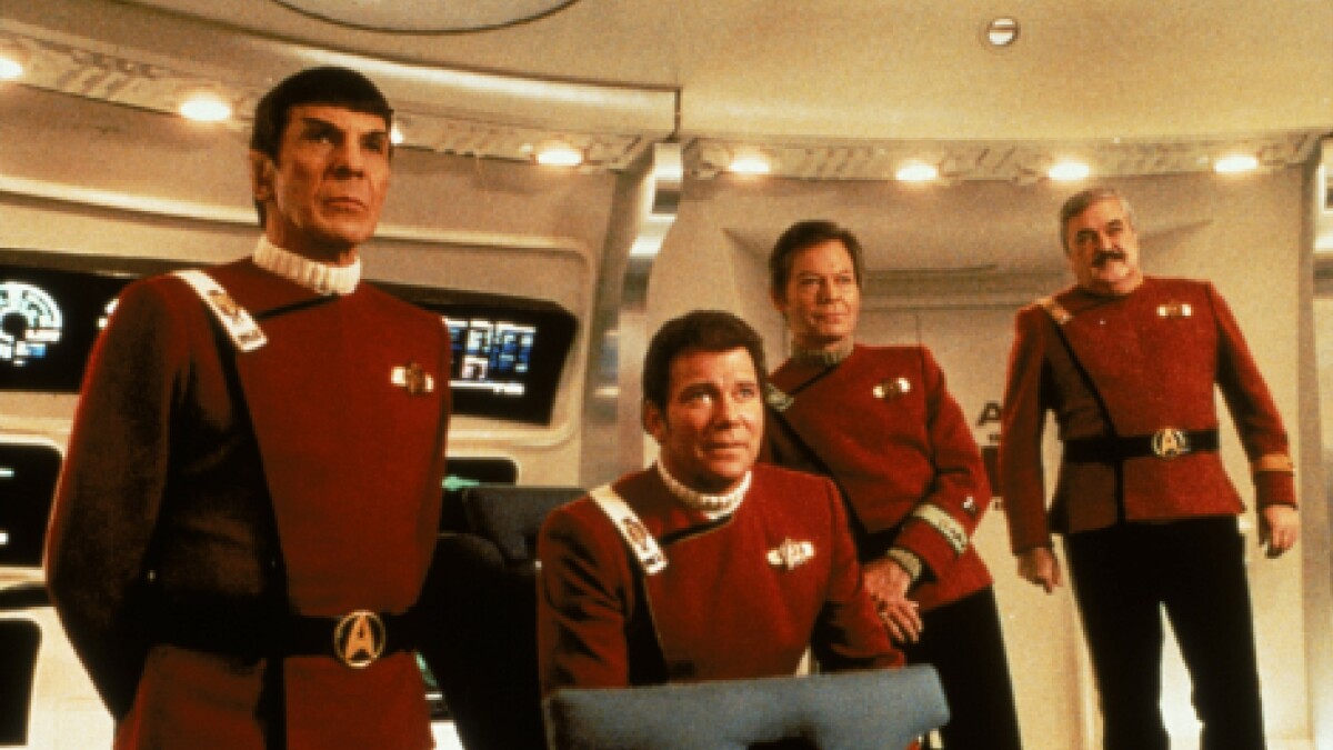 Star Trek: La tripulación original, formada por Spock (Leonard Nimoy), el Capitán Kirk (William Shatner), el Dr.  leonardo "píldora" McCoy (DeForest Kelley) y Scotty (James Doohan).