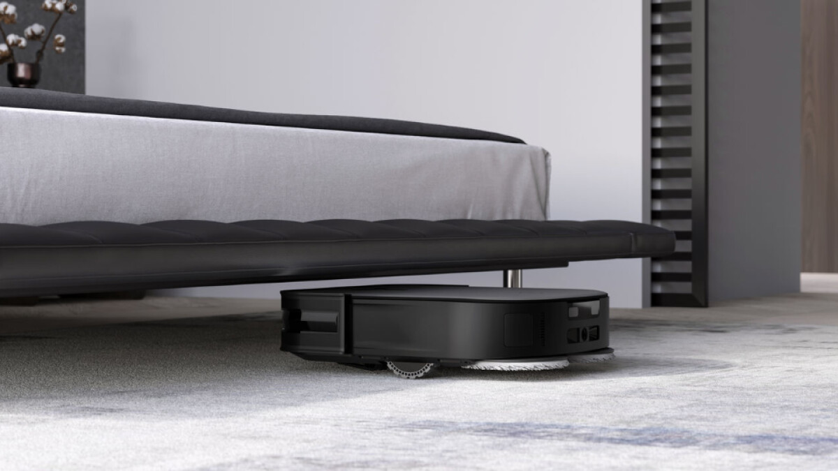 El Deebot X2 Omni también puede limpiar áreas estrechas debajo de la cama o el sofá.