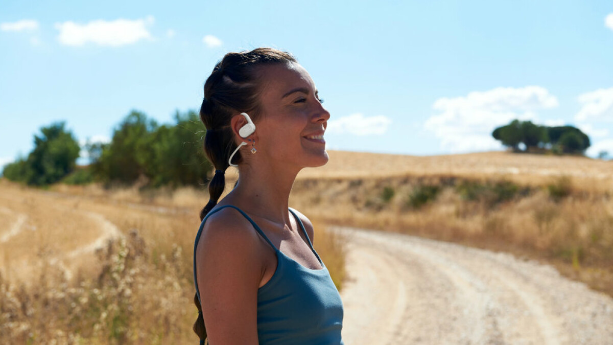 JBL presenta sus propios auriculares abiertos con Soundgear Sense.
