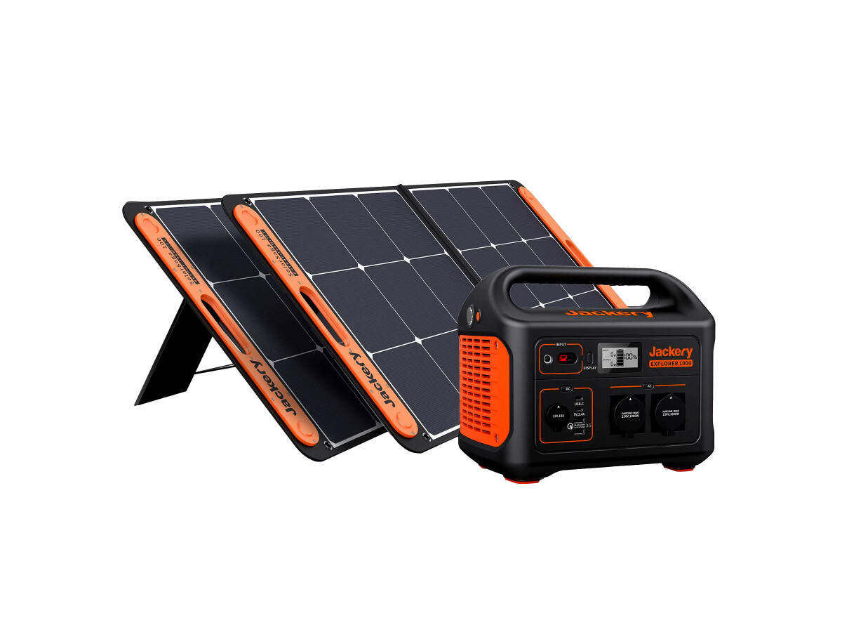 Jackery Solar Generator 1000 + Two SolarSaga 100 W