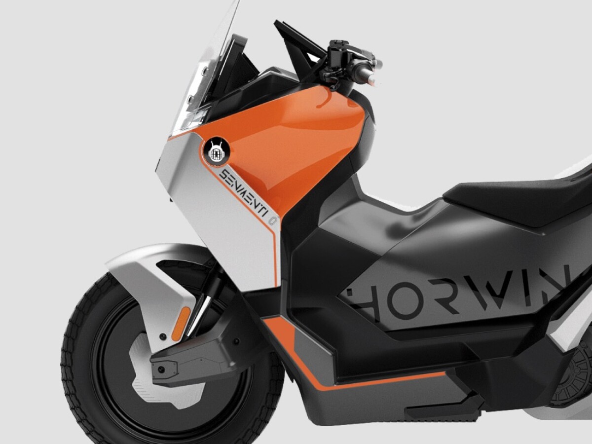 Entre otras cosas, el e-scooter tiene un chasis ajustable electrónicamente.  El parabrisas debe adaptarse automáticamente a las circunstancias.