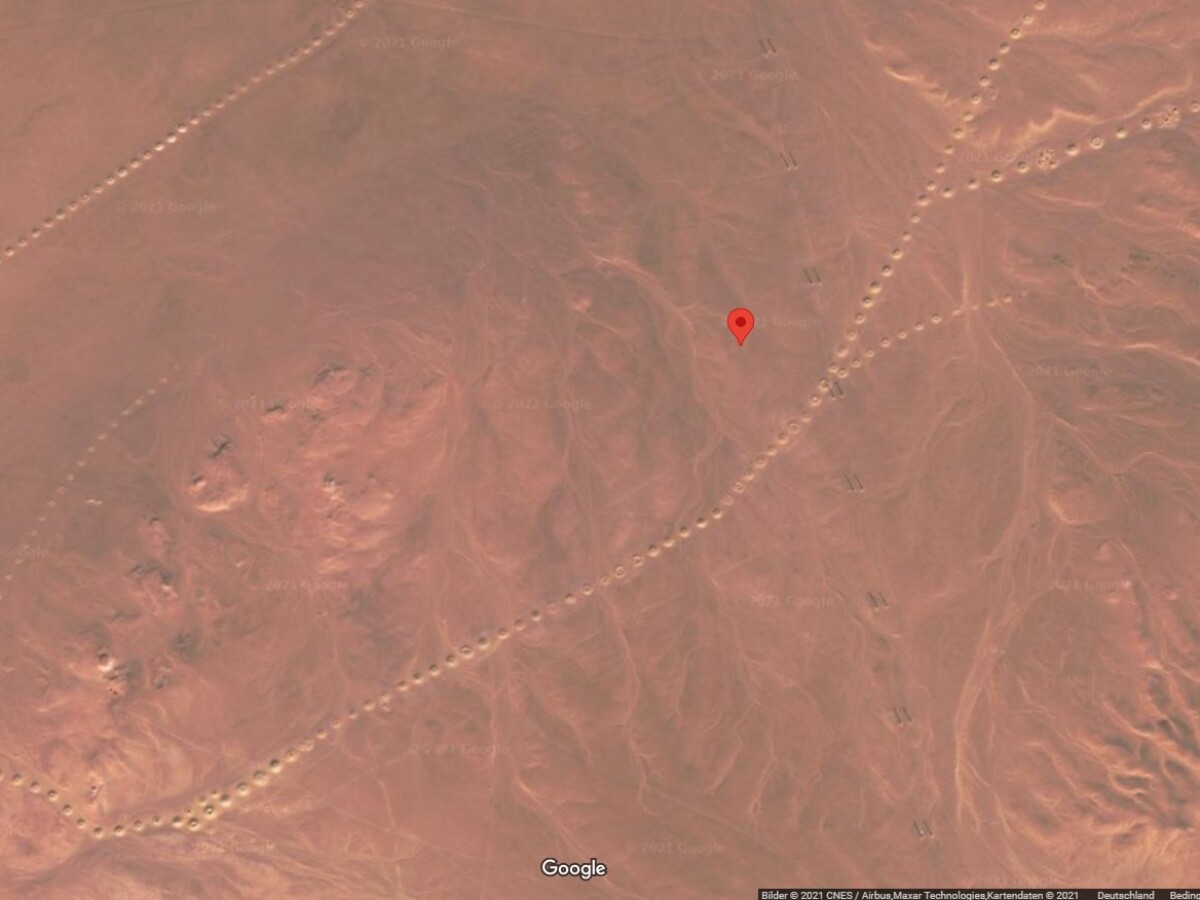 Mysteriöse Spuren in der Wüste sorgen für Aufregung auf Reddit und Google Maps.