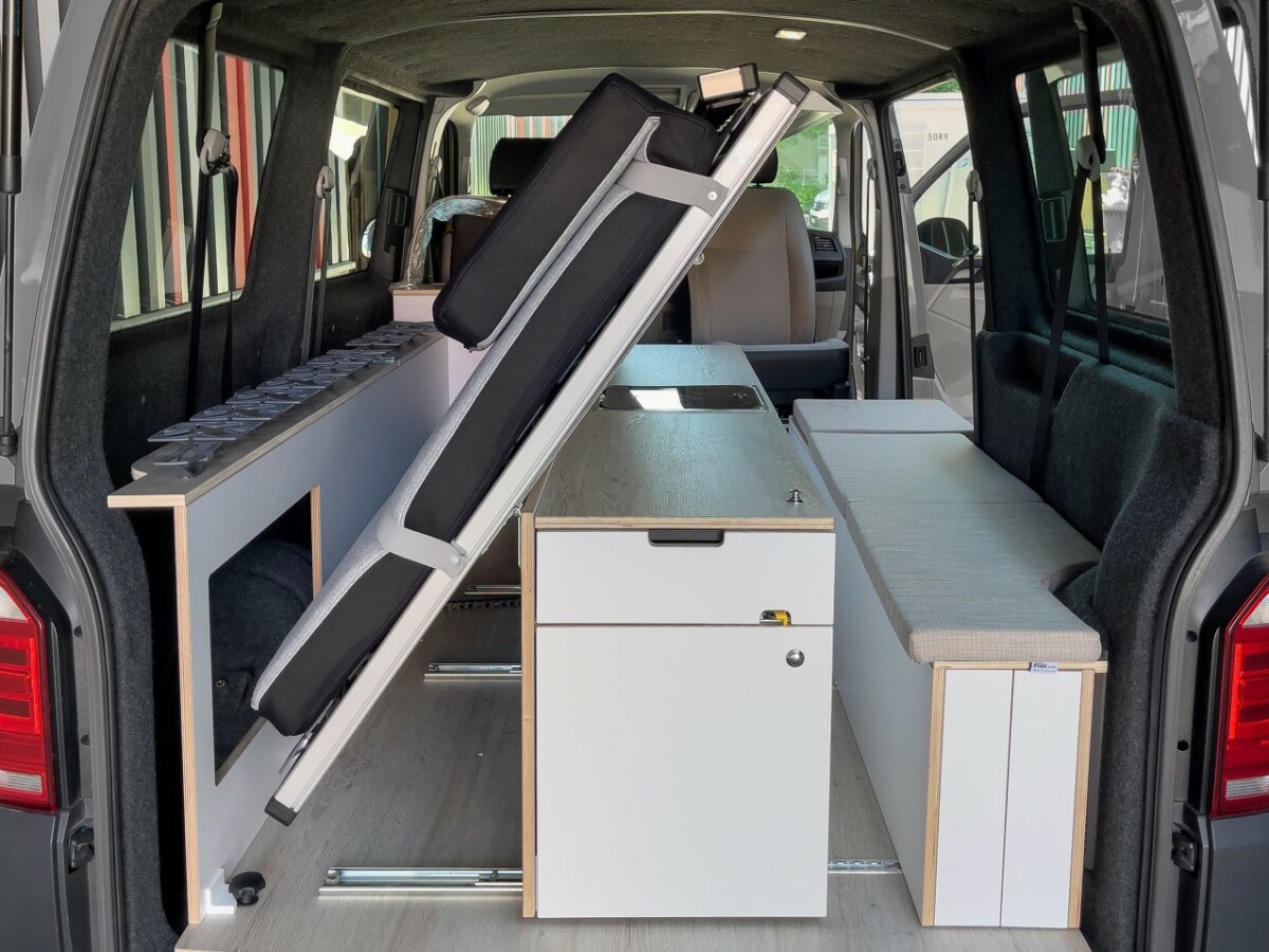 VW T6.1 California Beach (2021) Camping-Van mit Küche zum