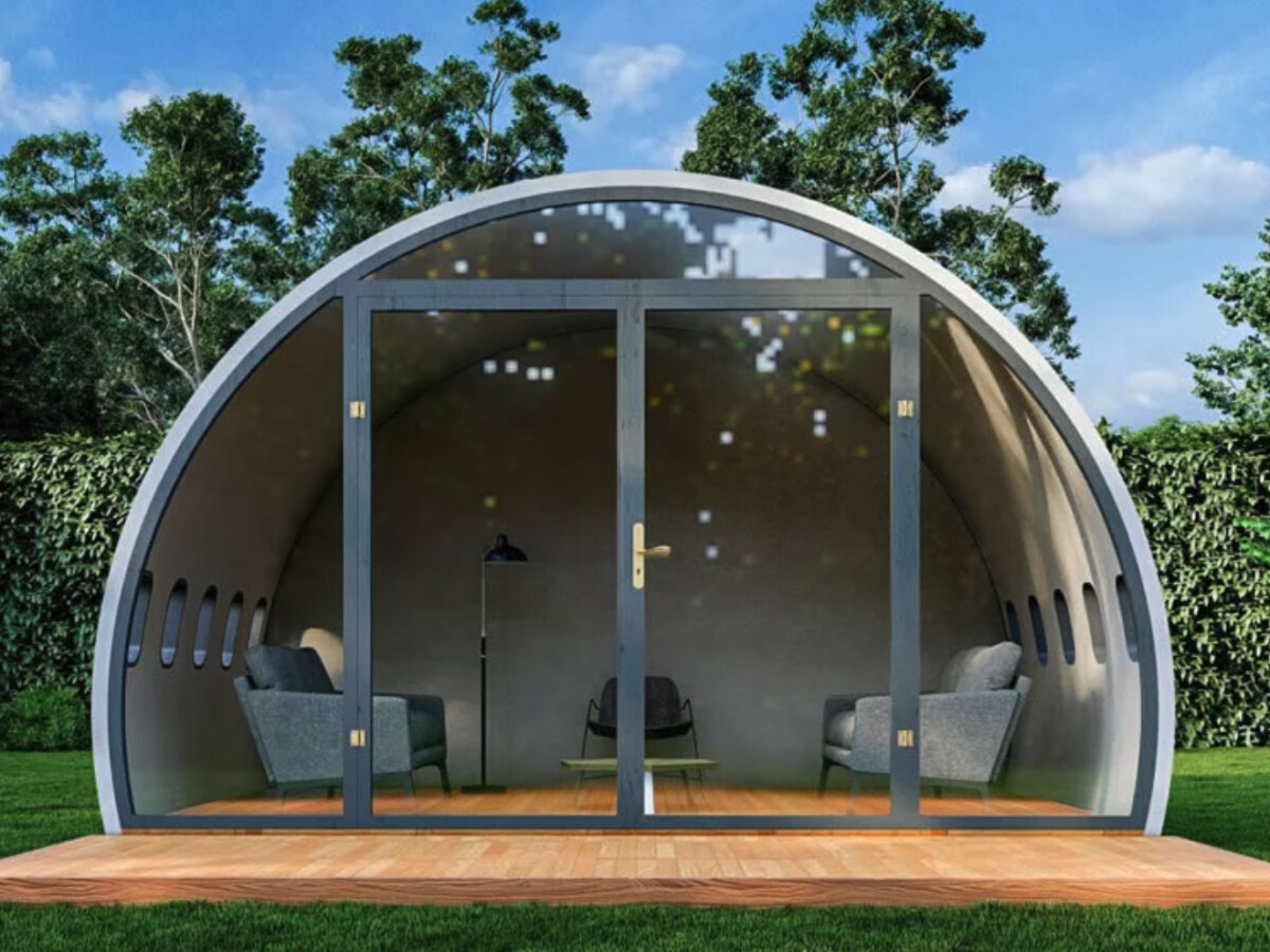 The origin is clearly recognizable: Aeropods converts airplanes into tiny houses.