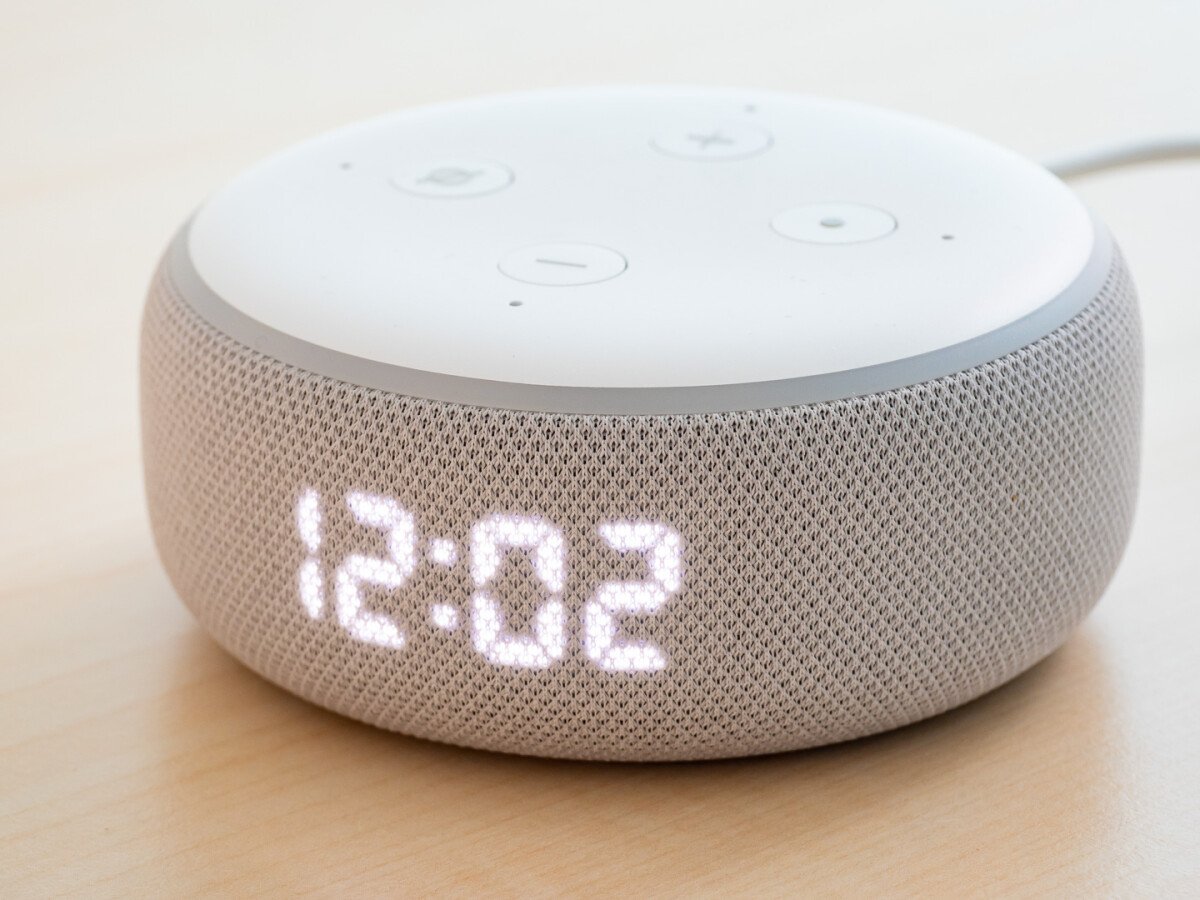 NEU Echo Dot 3 Smarter Alexa Lautsprecher mit Uhr perfekter Wecker 