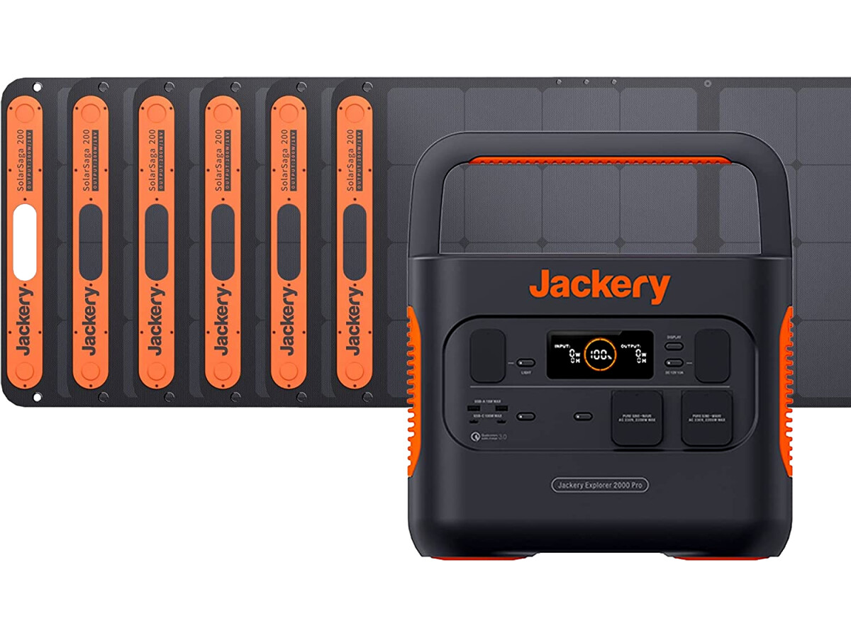 Jackety Explorer 2000 Pro con seis SolarSaga 200 - paquete de generador solar