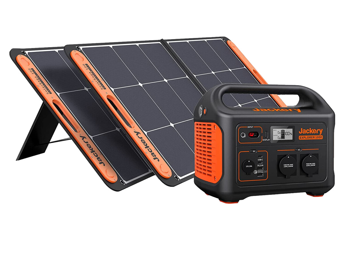 Jackety Explorer 1000 con dos paneles solares SolarSaga 