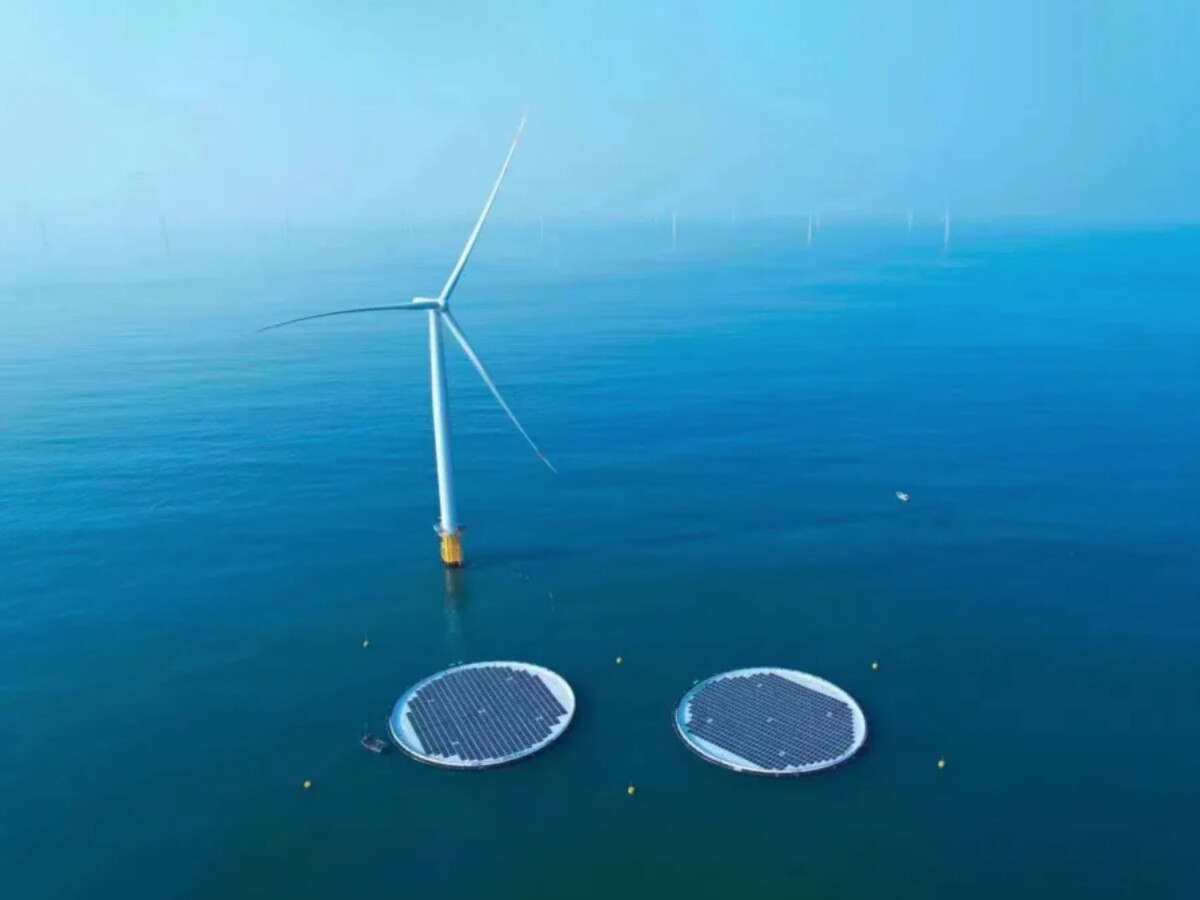 Offshore-Windkraft mit Solarstrom kombiniert: Erste Pilotanlage geht ans  Netz
