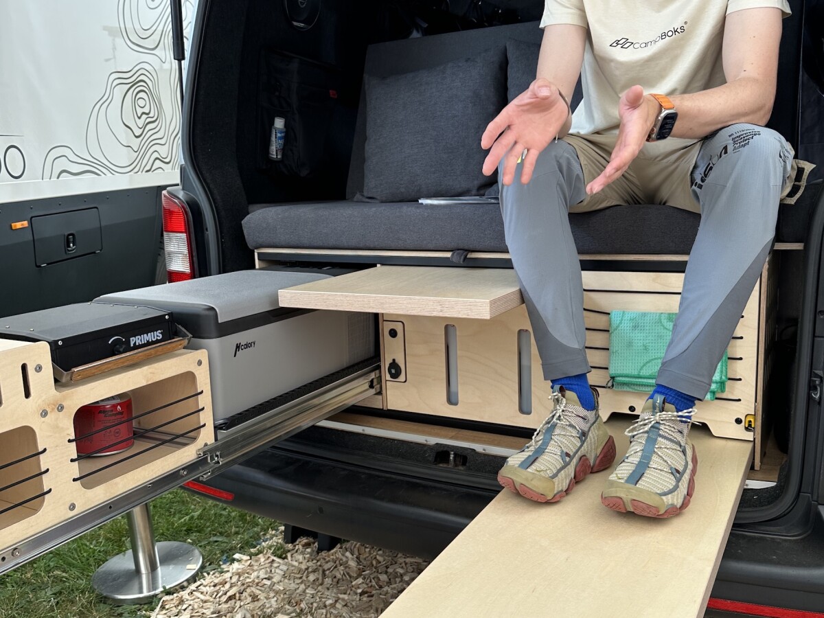 This is how the existing van becomes a mobile home: The CampBoks are designed so that you can enjoy the view from the tailgate and can be installed within 5 minutes.