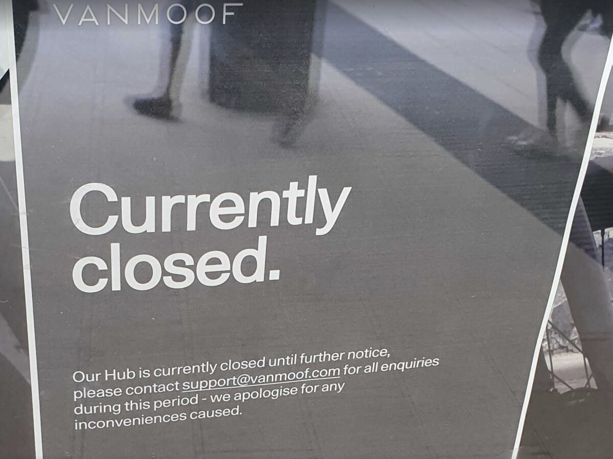 Nada funciona en este momento: la tienda VanMoof en el centro de Hamburgo está cerrada, como aparentemente todas las demás sucursales en Europa.