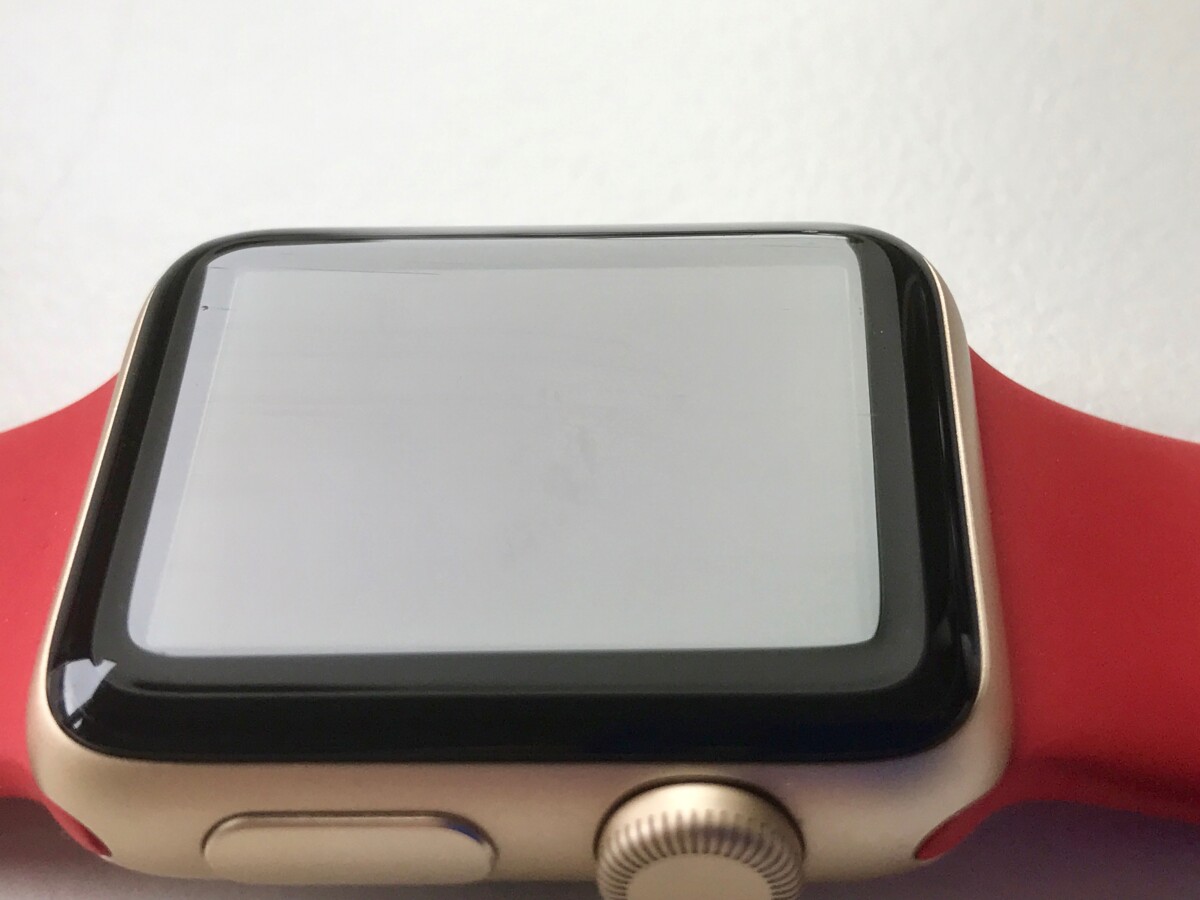 Primer Apple Watch: se veían rasguños finos en el lado izquierdo después de seis meses de uso.