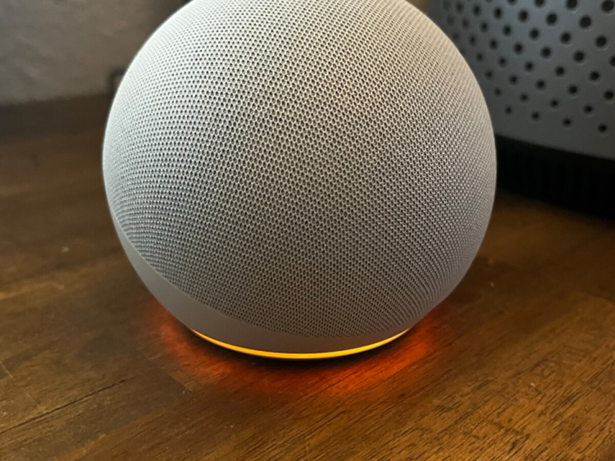 Echo Dot (5. Generation, 2022), mit Alexa, Smart Speaker, Anthrazit  Sprachassistenten/ Smart Speaker