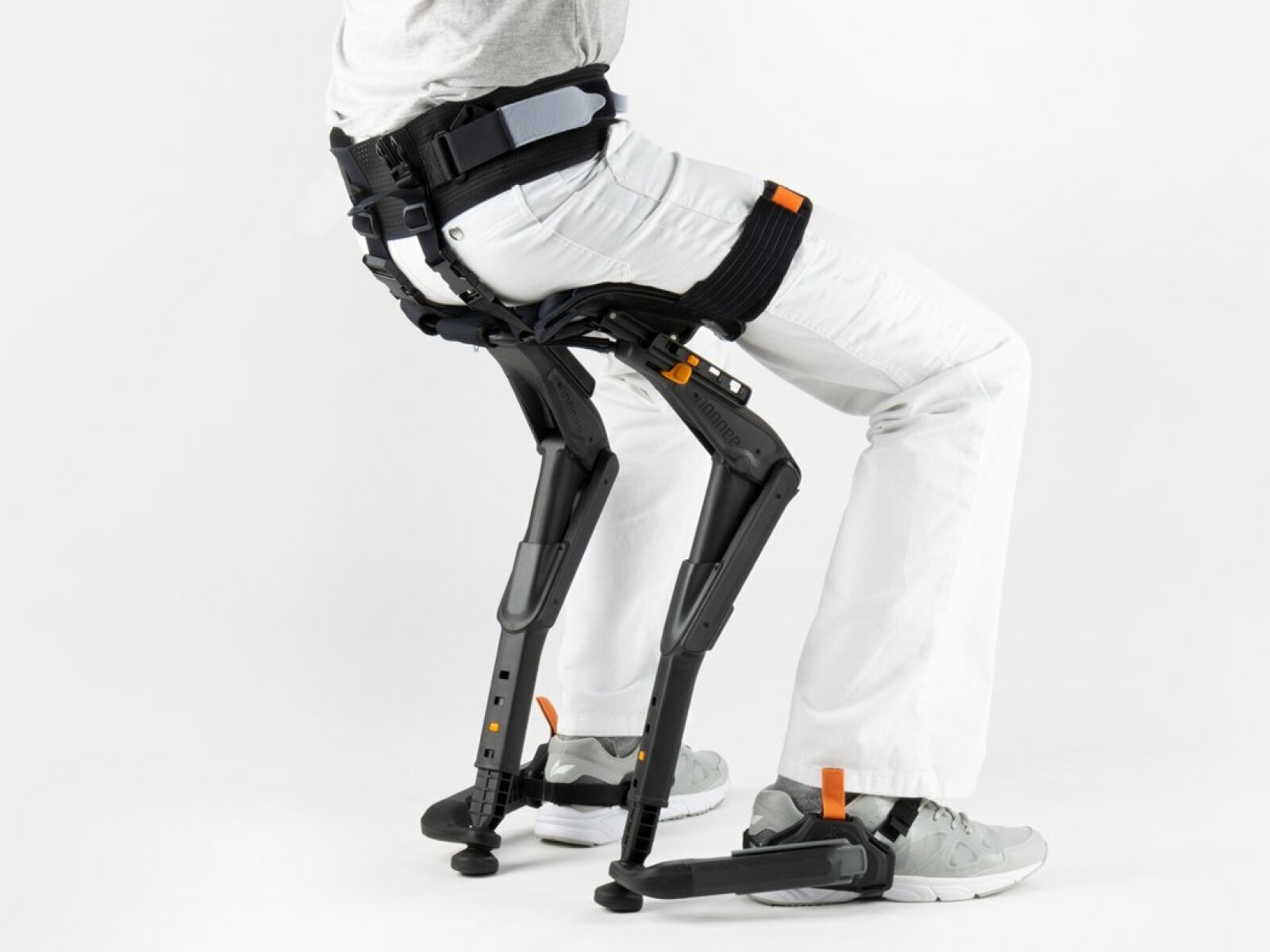 Chairless Chair 2 0 Diesen Super Stuhl Konnt Ihr Nur Euch Selbst Anbieten Netzwelt This wearable chair lets you take a load off without sitting. chairless chair 2 0 diesen super stuhl
