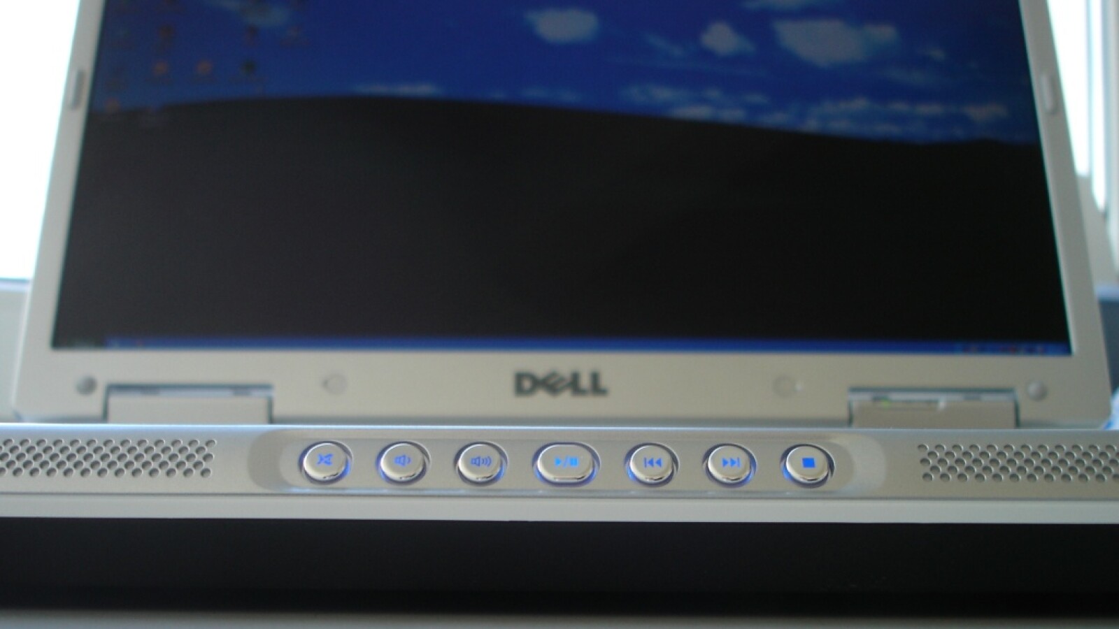Dell Inspiron 9300 NETZWELT