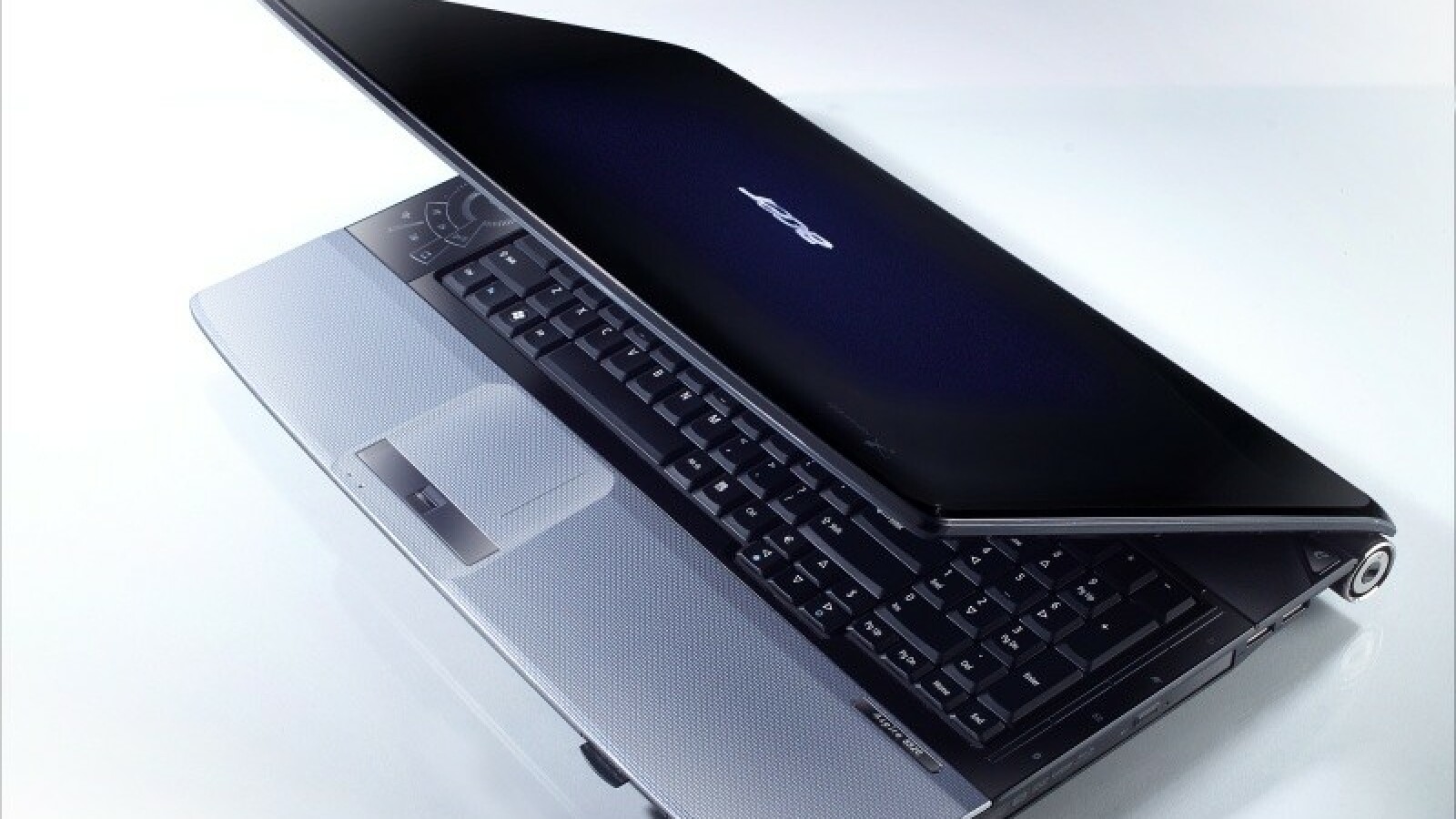 Auf großer Bühne hat Acer in New York neue Notebook-Modelle der Gemstone-Reihe präsentiert. Zwei neue Modell-Familien erwarten designbewusste Käufer ab April 2008.