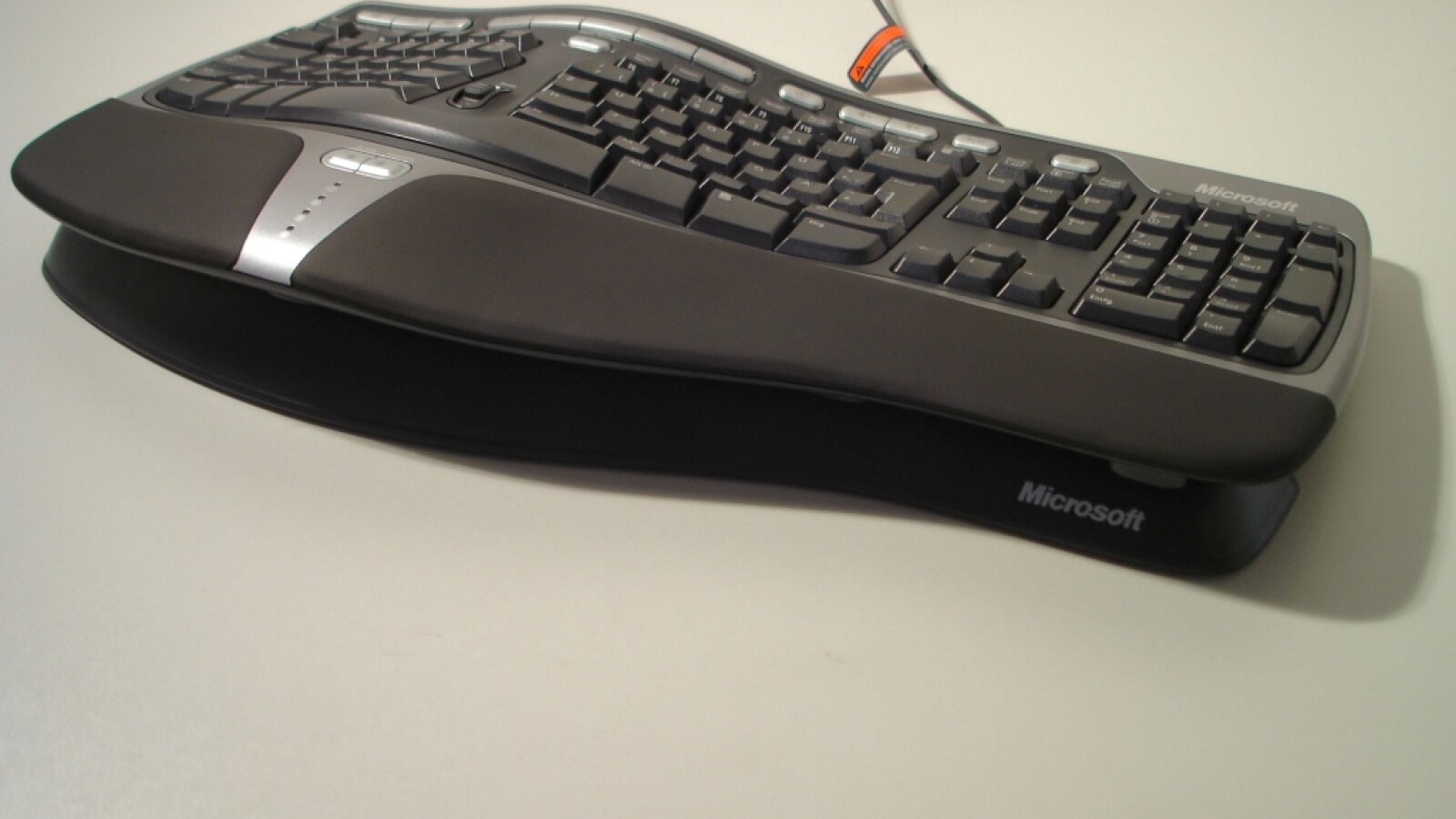 Microsoft Natural Ergonomic Keyboard 4000 im Test | NETZWELT