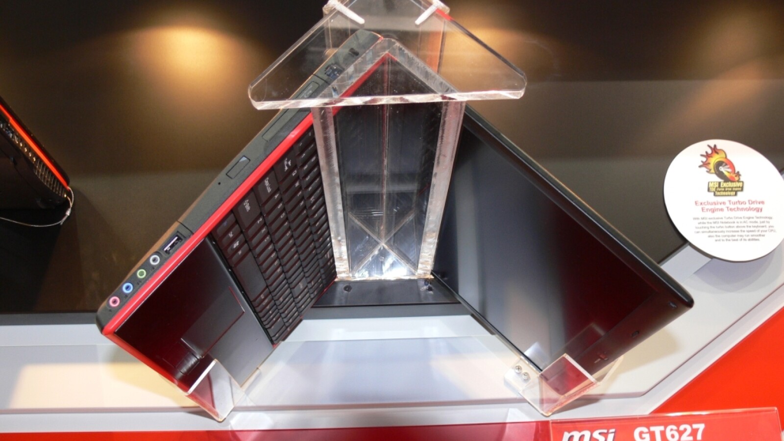 Als Grafikkarte ist eine Nvidia Geforce 9800M GS verbaut.