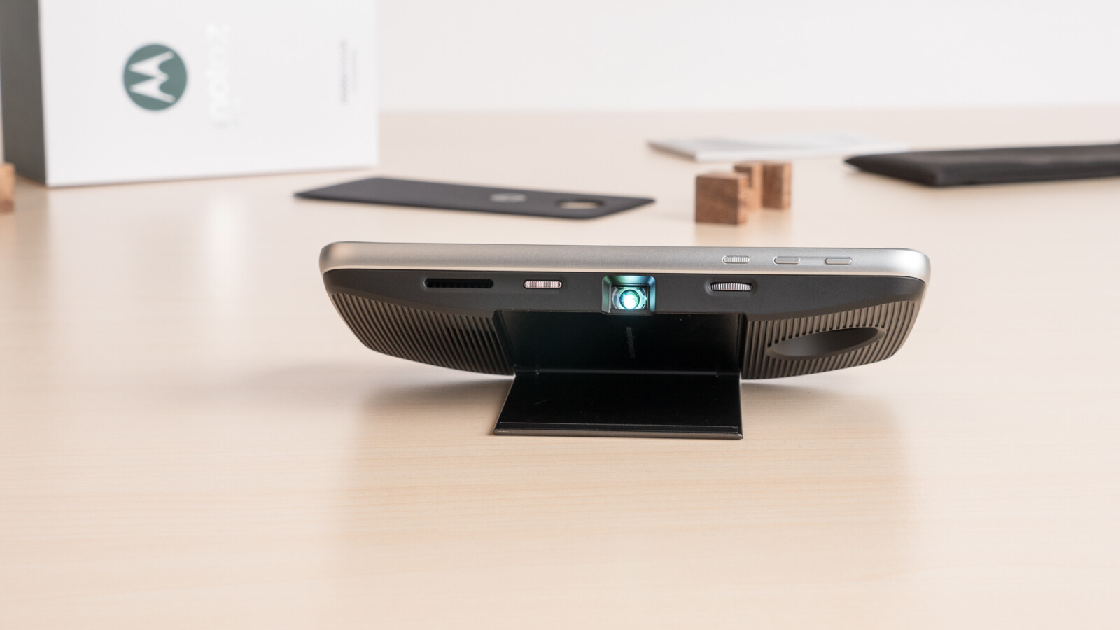 Moto Mod InstaShareProjector im Unboxing NETZWELT