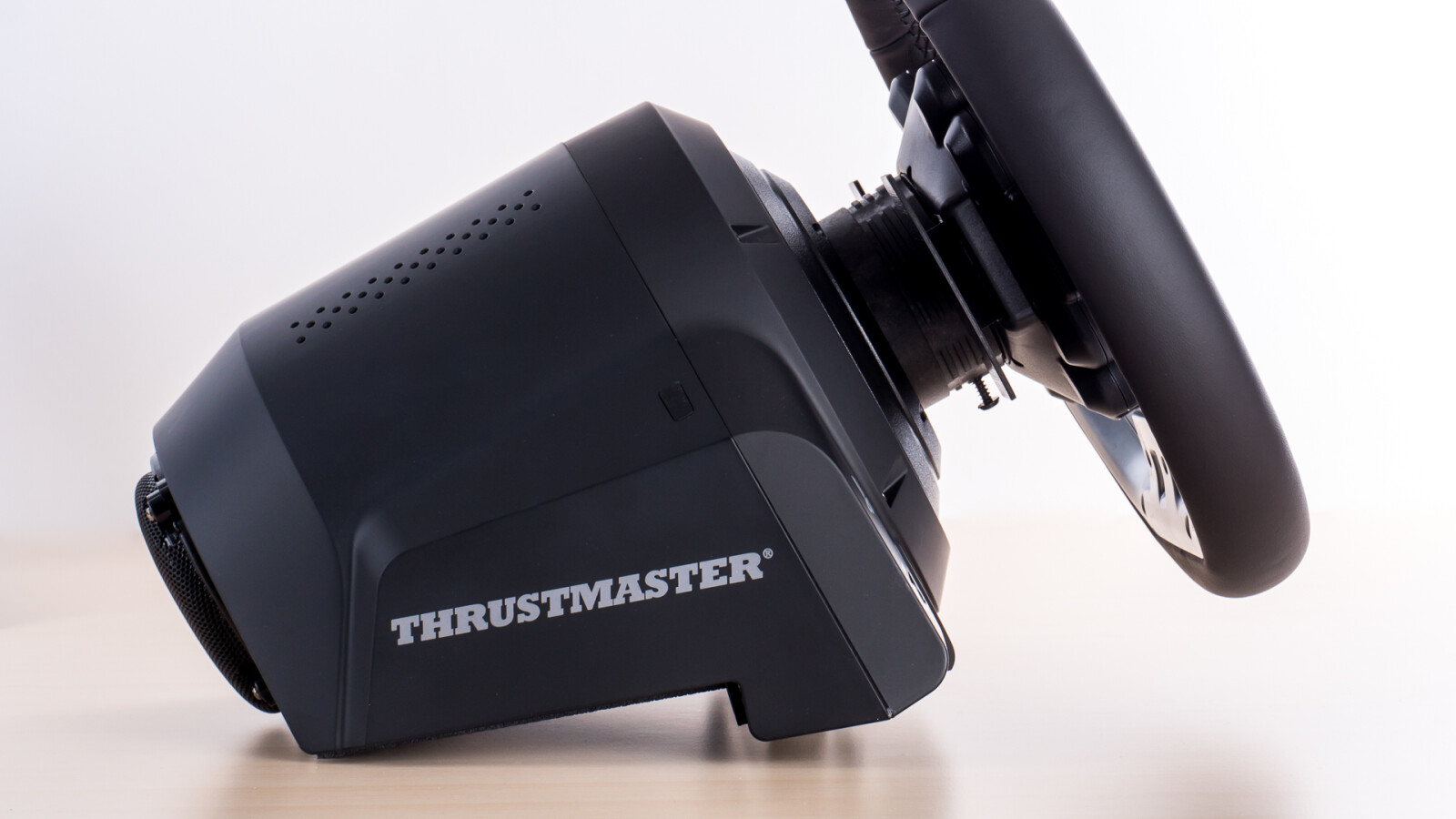 Thrustmaster T-GT in Bildern | NETZWELT