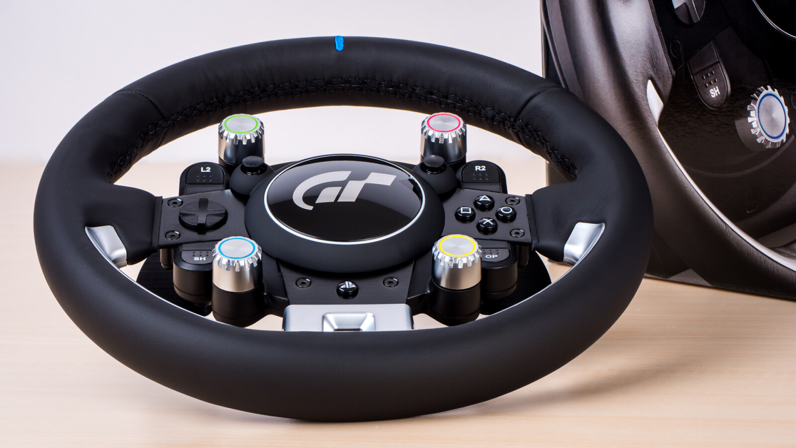 Thrustmaster T-GT in Bildern | NETZWELT