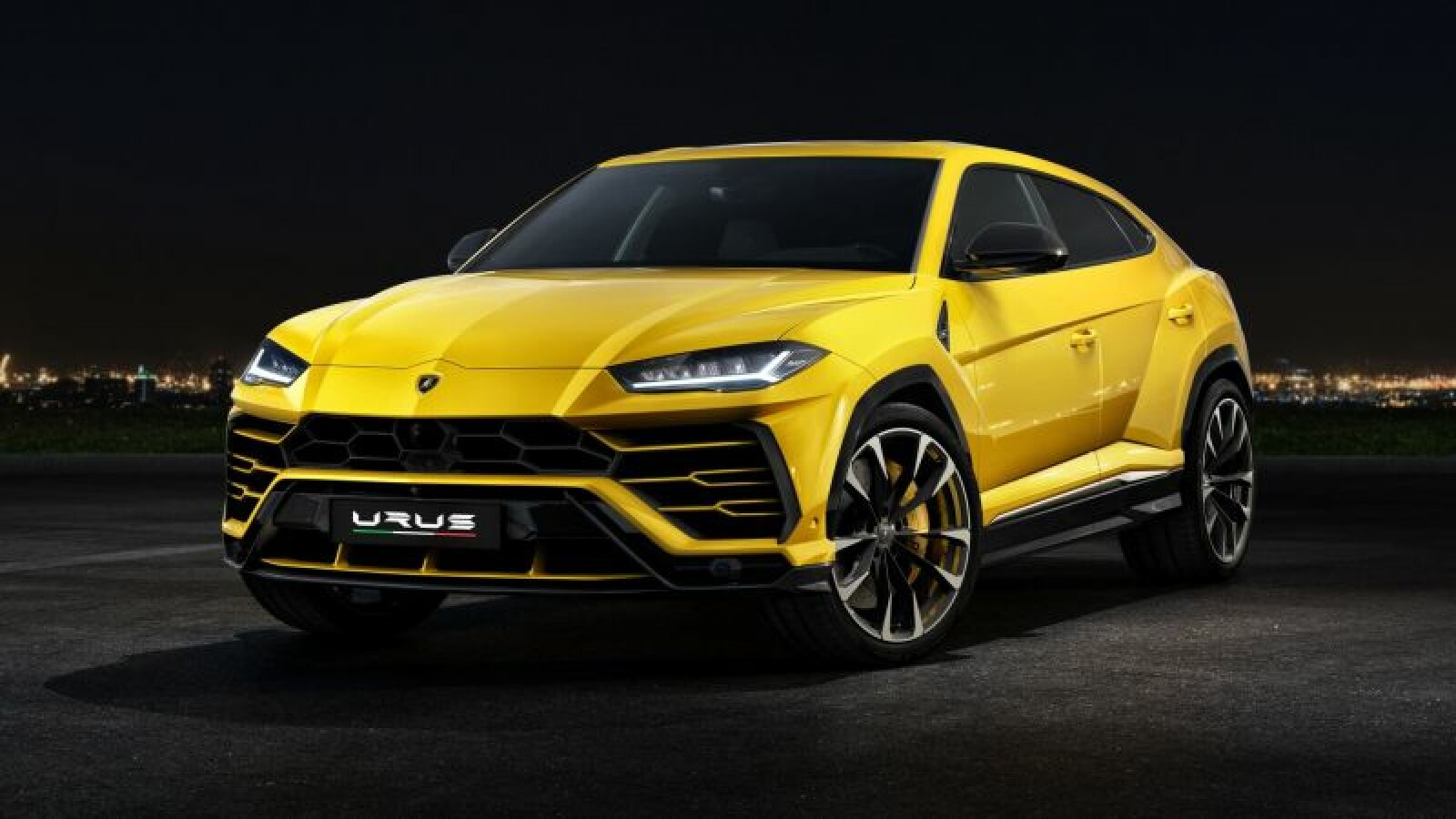 Da ist er also, der Lamborghini Urus. Auch wenn viele meinen, es sei ...