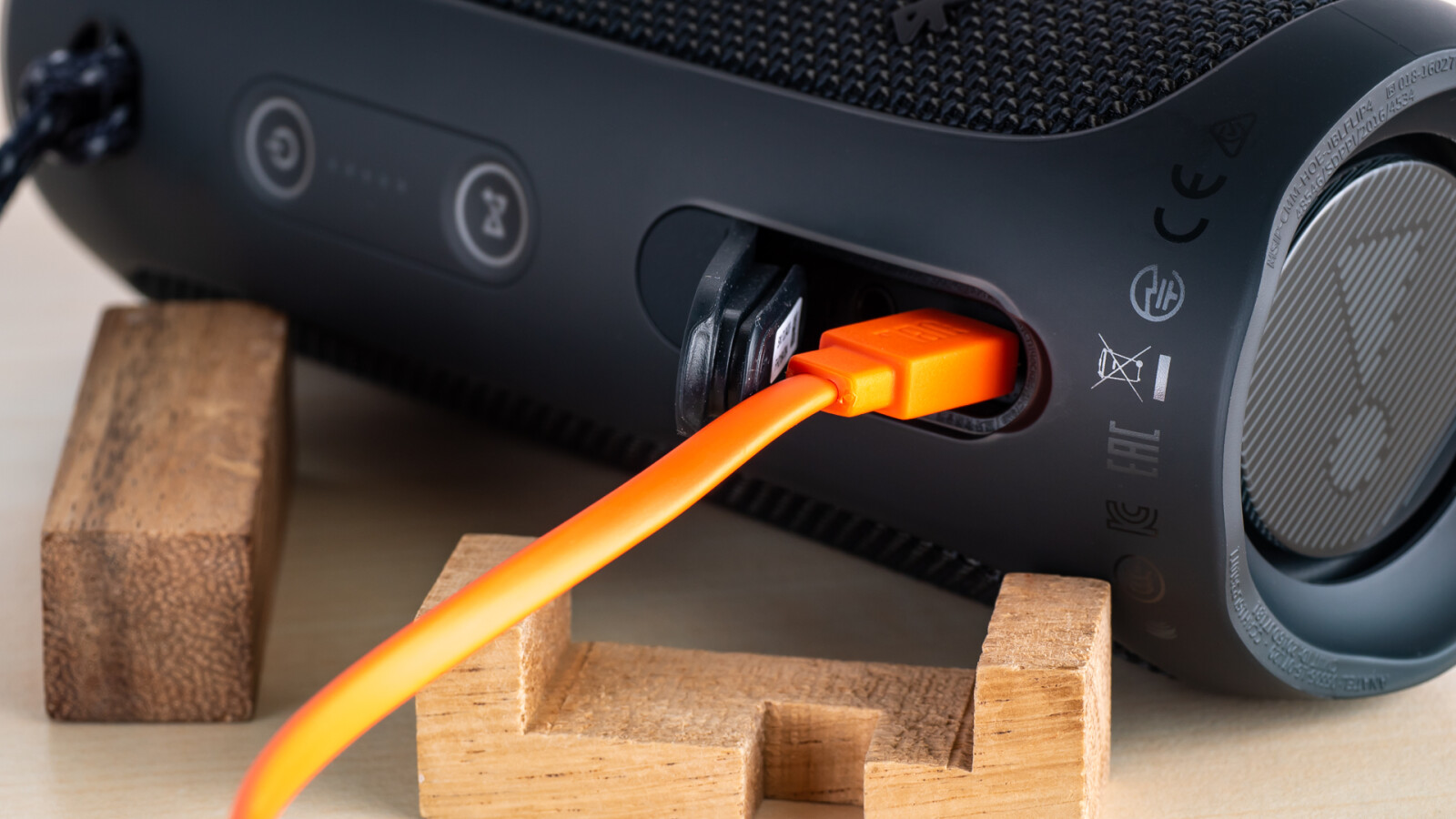 JBL Flip 4 in Bildern | NETZWELT