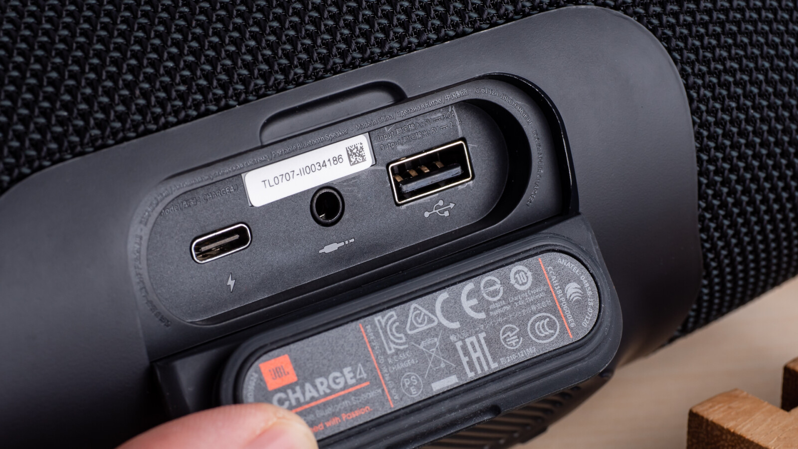 JBL Charge 4 in Bildern | NETZWELT