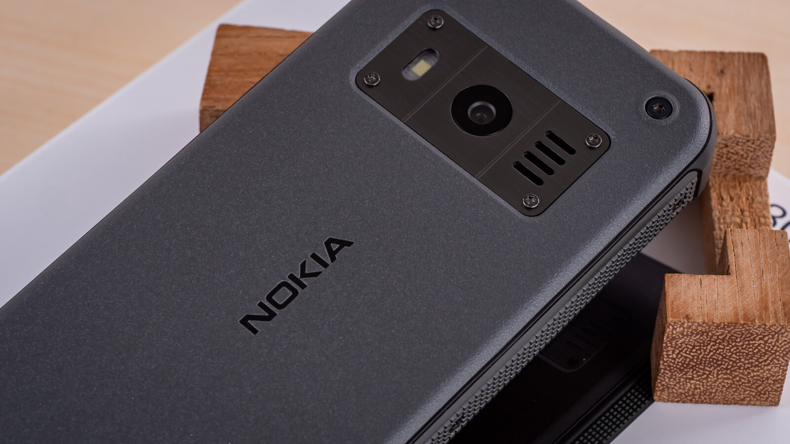 Nokia 800 Tough in Bildern | NETZWELT