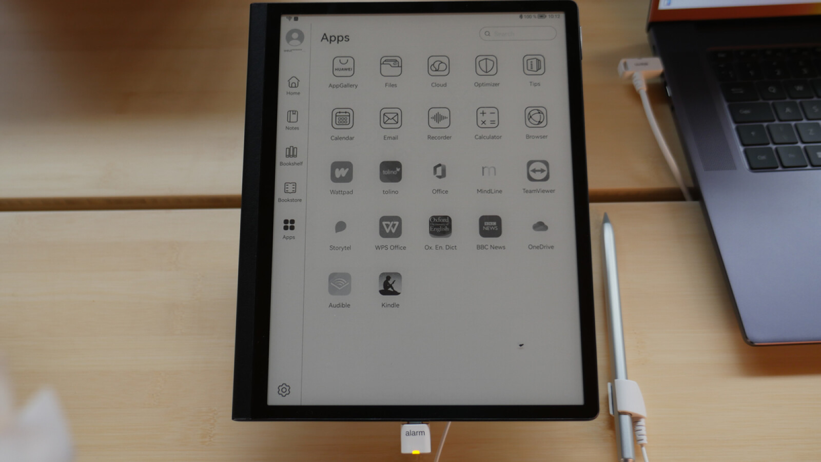 Das MatePad Paper auf dem Smart OfficeEvent NETZWELT