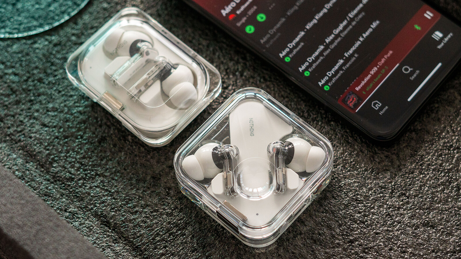 Nothing Ear vs. Ear (a) NETZWELT