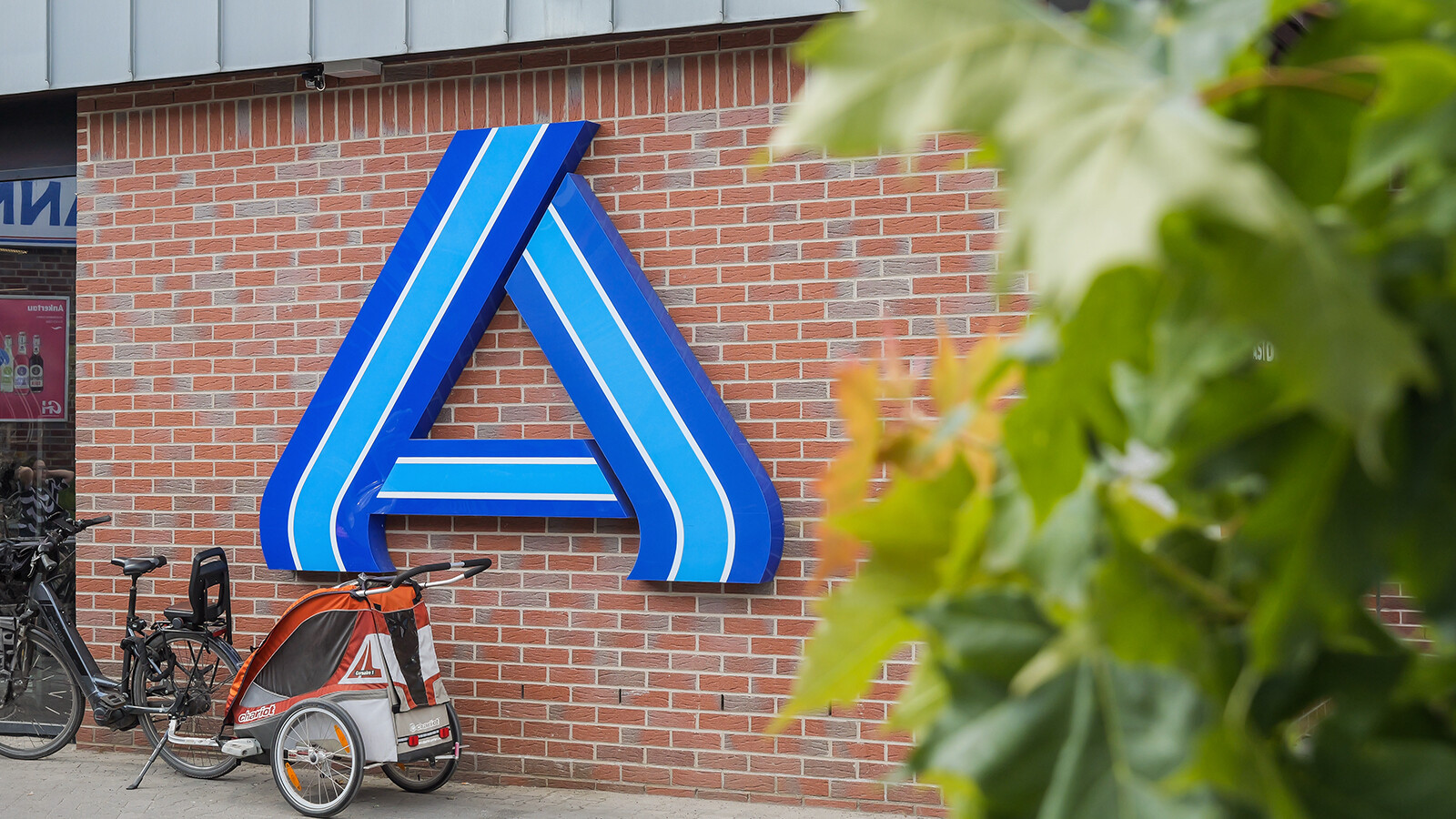 Summer Sale bei Aldi Gartenmöbel, EBikes und mehr bis zu 77 Prozent